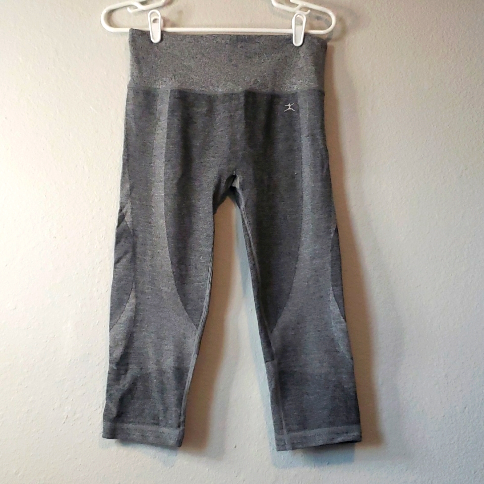 Danskin Heathered Leggings Gently Used There Is A Few Pulls As Shown